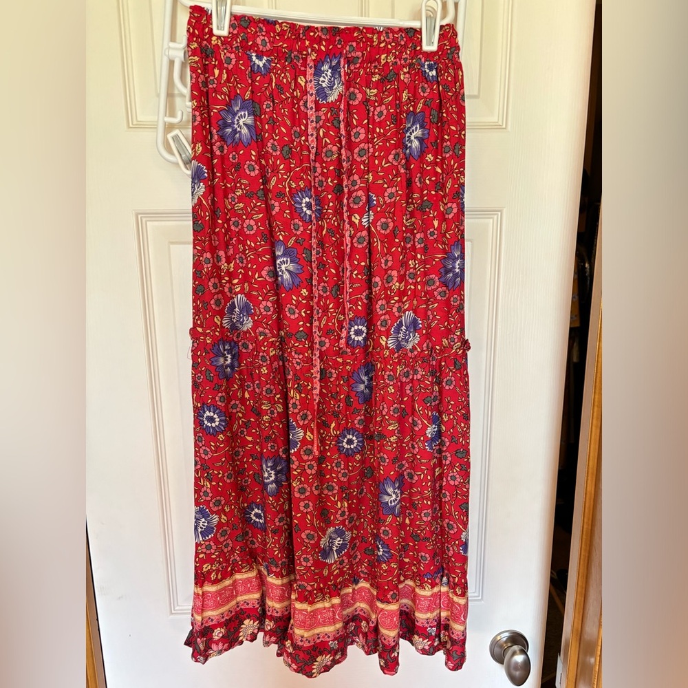NWOT Womens Tiered Skirt Size M